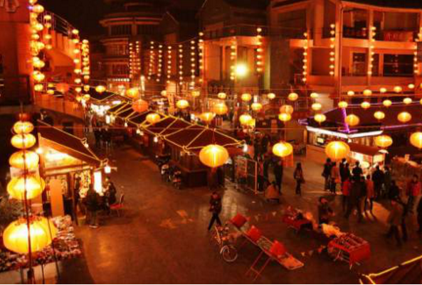 春播夜市开始，现在过来刚好